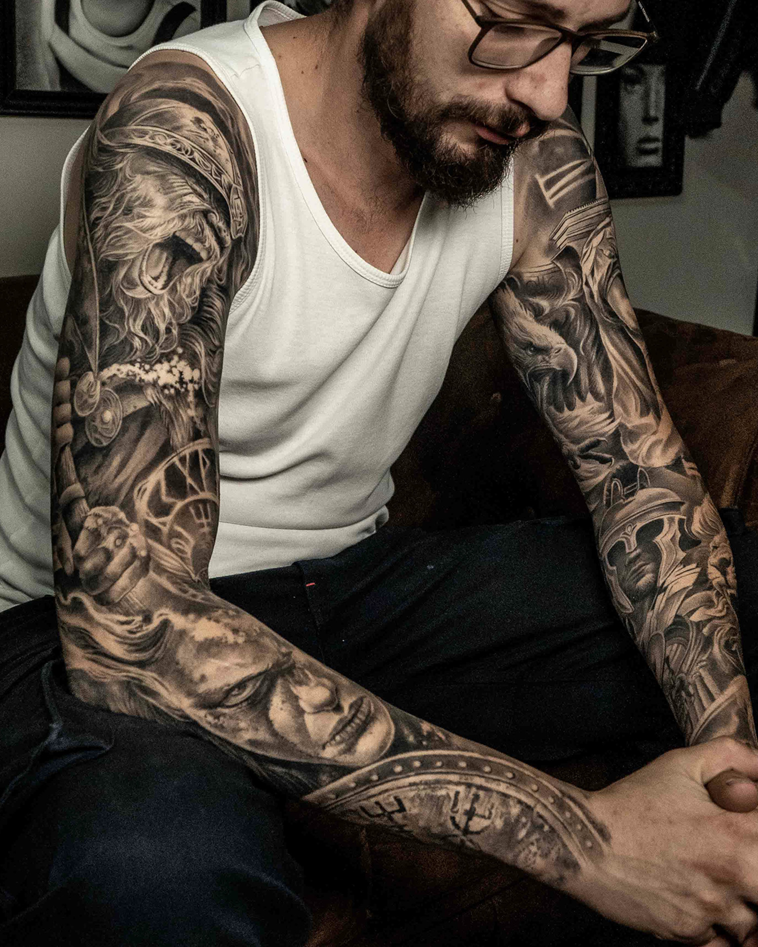 Pablo Art Tatuaje de gran formato en Valencia. Brazo y pecho realista en blanco y negro
